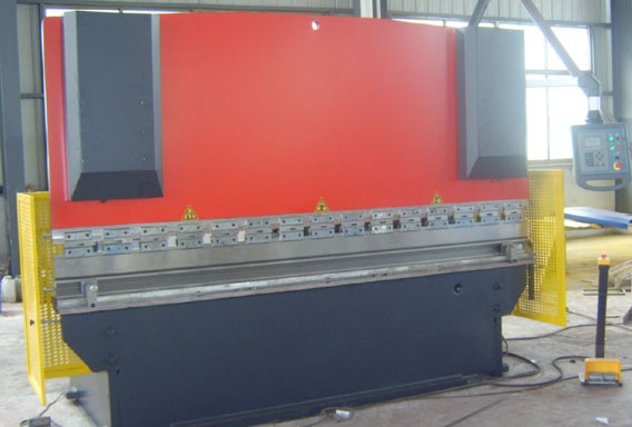 CNC BENDING MACHINE WITH DELEM DA41